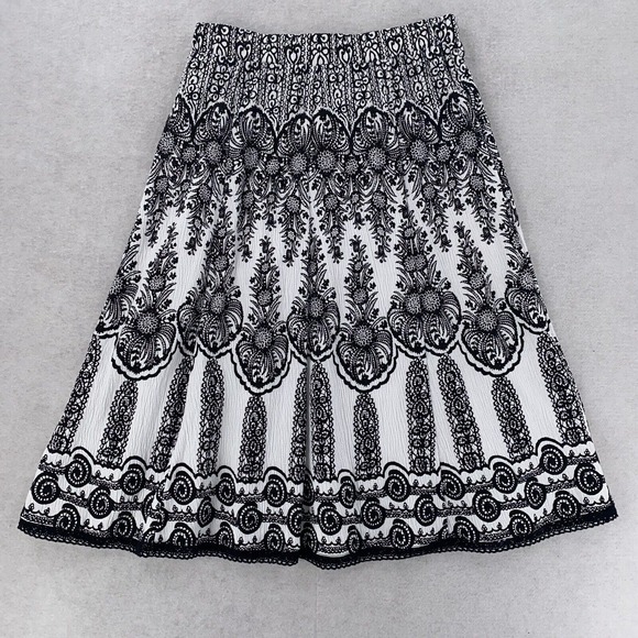 R.Q.T. Skirt Womenss Size Small Modi Abstract Flare Gauzy Black White Boho - Picture 1 of 6